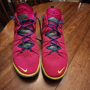 Lebron XVIII "Los Angeles By Night"